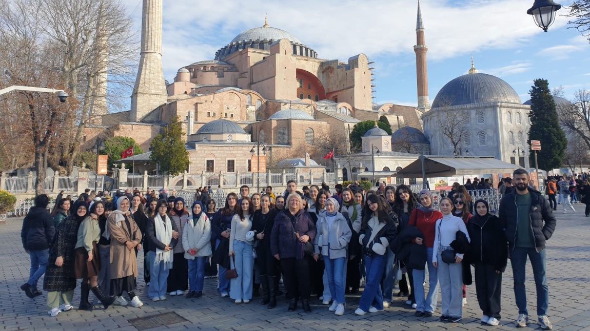 İstanbul Üniversitesi Gezisi