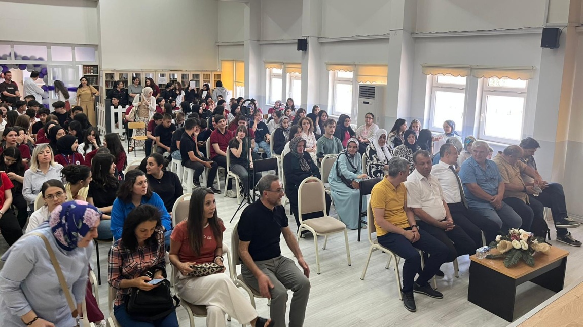 “Sokrates Savunamıyor”  Yenimahalle Kız MTAL de Sahne aldı